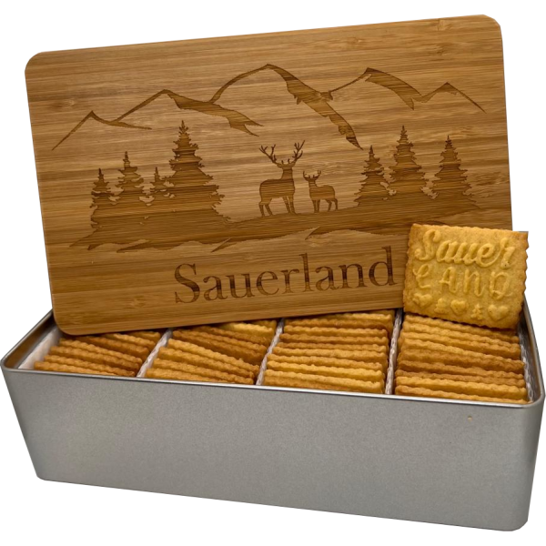 Sauerland-Keksdose "Sauerland mit 750g Logokeksen / Holzdeckel / Frühstücksbrettchen