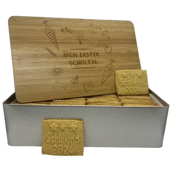 Einschulung-Keksdose "Erster Schultag" mit 750g Logokeksen / Holzdeckel / Frühstücksbrettchen